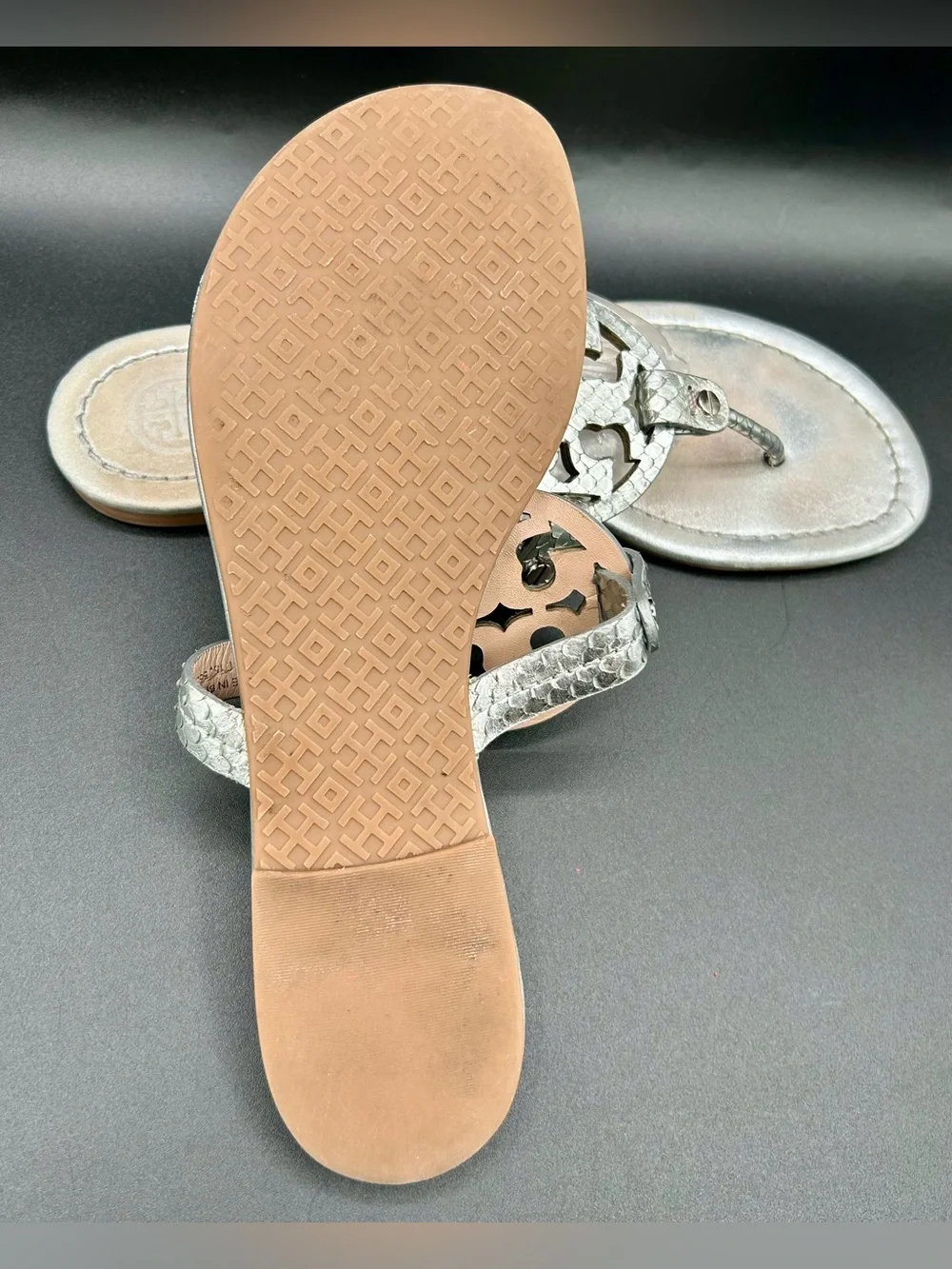 TORY BURCH Miller Thong Sandals - Silver Metallic Snakeskin - Texture. Size 8